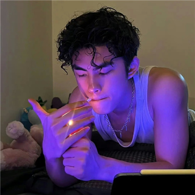 沙雕带姓氏网名男生(精选100个)