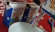 纯牛奶倒出透明苦水 连开4盒均现异常