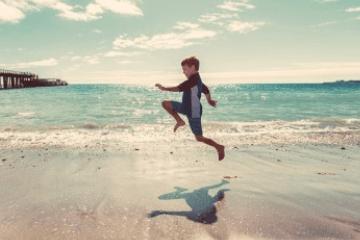 属龙秋天出生的取名