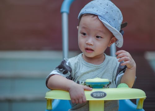 男孩带哲字有寓意的好名字  男孩子取名