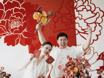 “爱笑兄弟”肖旭结婚，与女友恋爱7年在北京领证，老婆长相出众