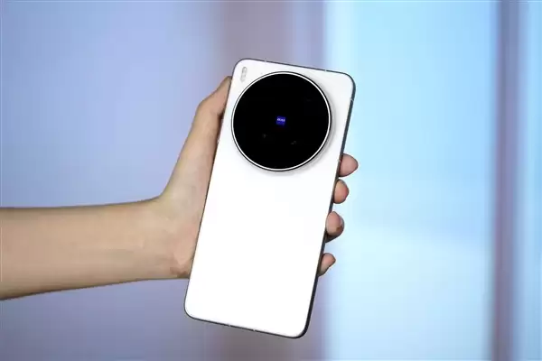全球第三！vivo X300 Ultra DXO影像得分170：人像拍摄出色 领先iPhone 17 Pro