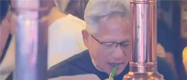 黄仁勋和韩企三巨头掌舵人聚餐 饭后桌面亲笔留LOVE LOVE LOVE