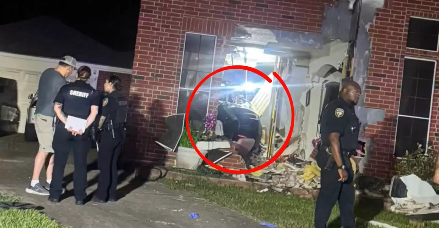 特斯拉撞入美国得州一民宅致76岁女性身亡，司机称事发时开启了Autopilot