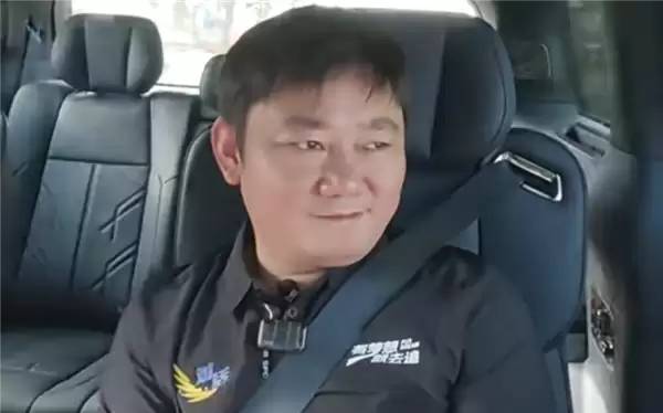 张雪为被恶意别倒的摩友撑腰：喊话其与律师联系 无偿帮追责