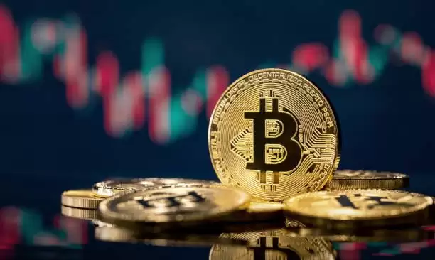 比特币挖矿难度下调 10.09%：算力收索、矿工抛压与市场传导机制解析