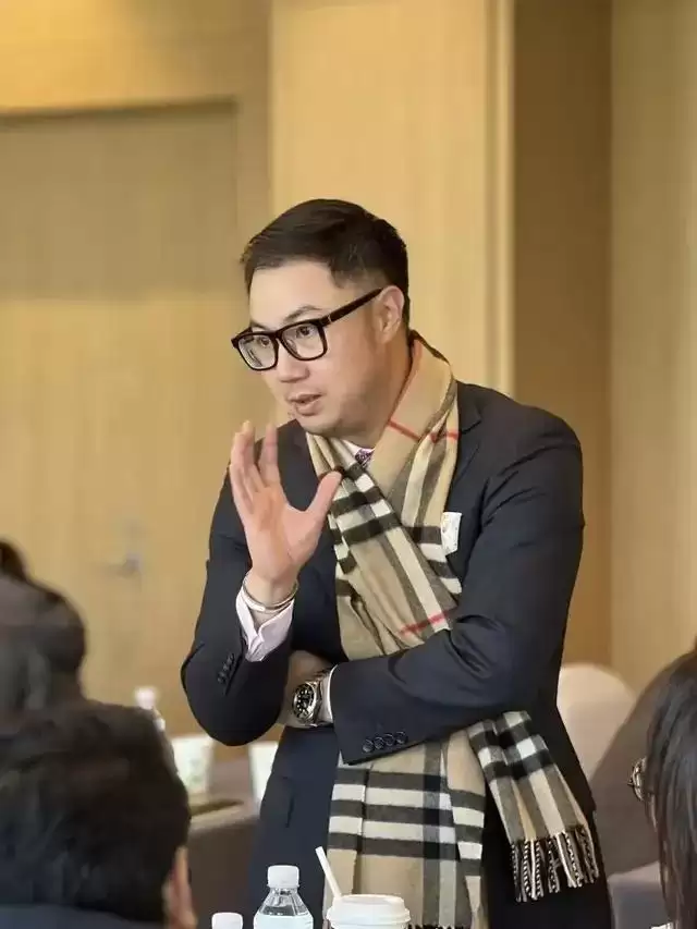 AI来了，组织“瘫”了？