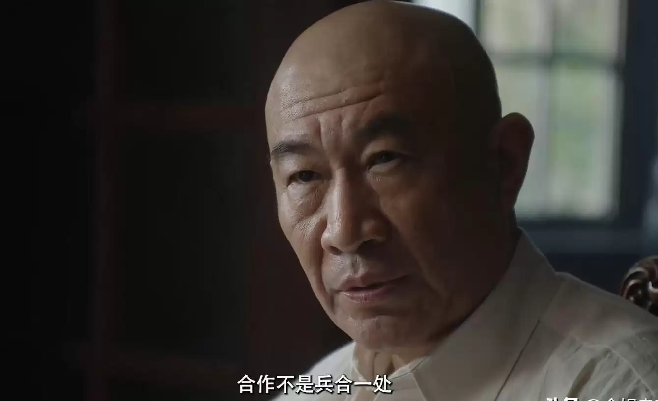 看完4集《九个弹孔》，我想说：中国革命剧的大门要被张桐踹烂了