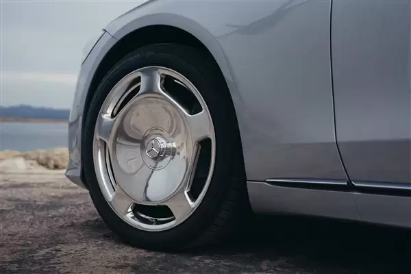 超豪华插电混动轿车 迈巴赫S 580 e官图发布：老钱风浓郁