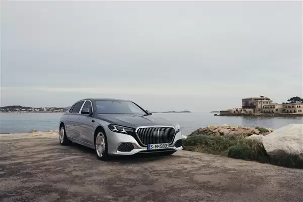 超豪华插电混动轿车 迈巴赫S 580 e官图发布：老钱风浓郁