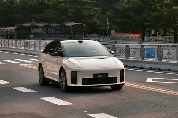 超越小米YU7！理想i6热销12万辆拿下上半年中大型SUV销冠