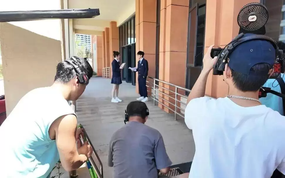 总投资逾千万的科幻题材电视剧《2049破晓》近期在江西上饶广丰区密集取景