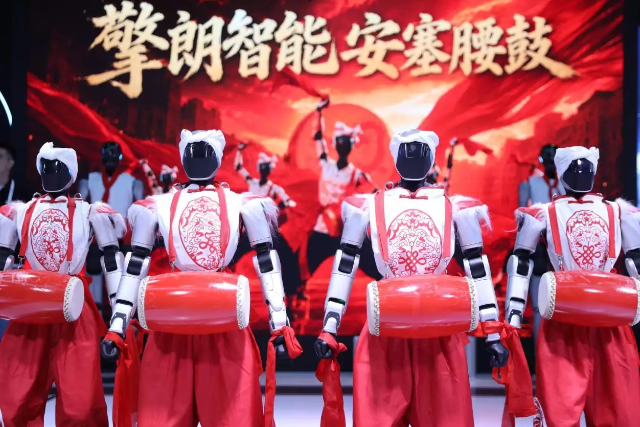 WAIC 2026擎朗具身社区开张:无遥操,纯自主,看得见的具身服务