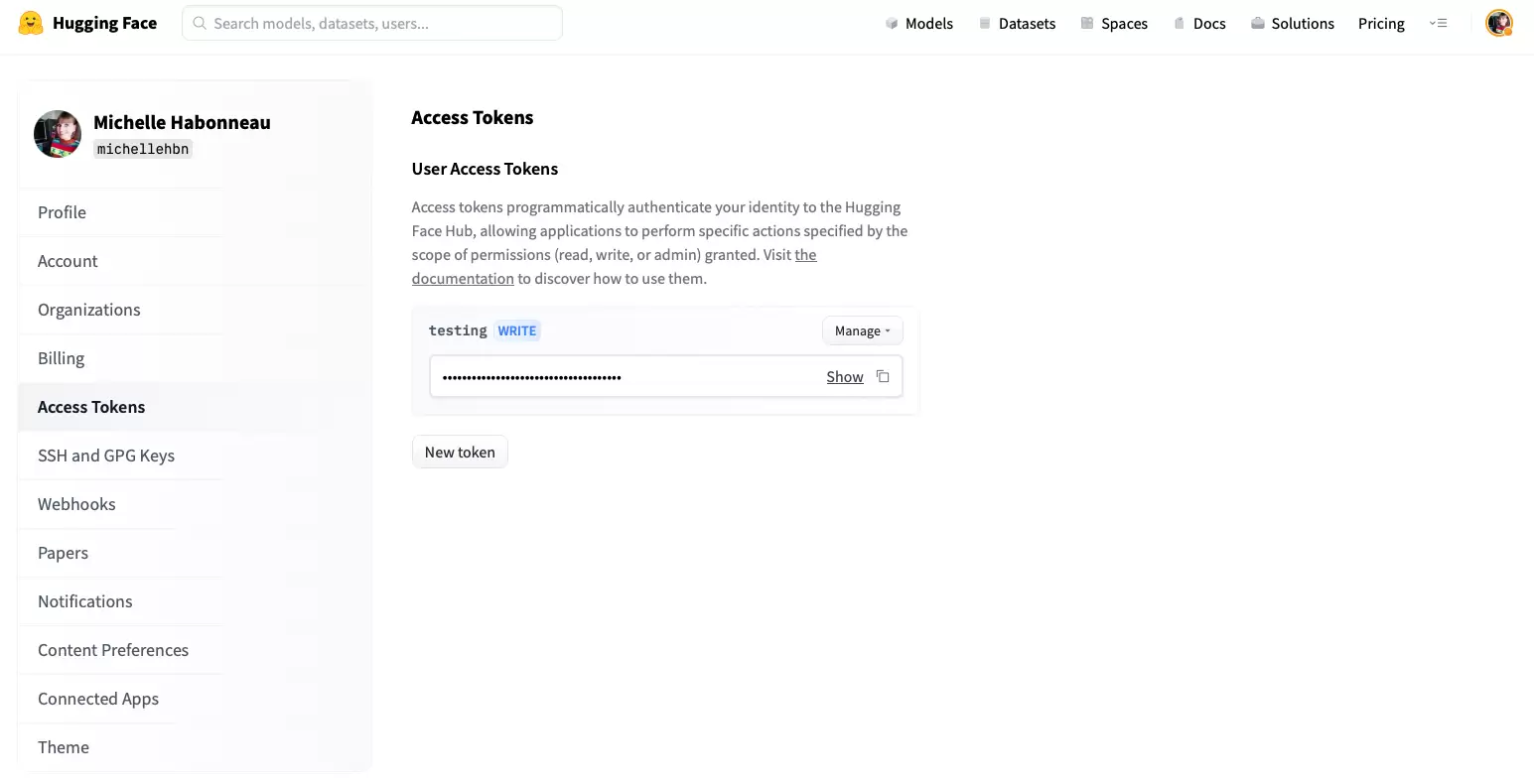Hugging Face 个人设置的 Access Tokens 页面，显示 New token、Manage、Show 和复制入口