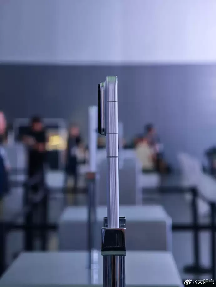 网友抢先预订荣耀Robot Phone 1TB版：顶配预估15999元，自研云台推高成本