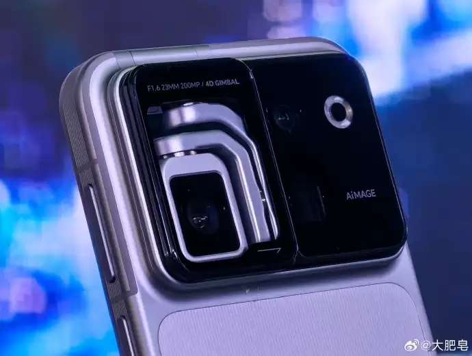 网友抢先预订荣耀Robot Phone 1TB版：顶配预估15999元，自研云台推高成本