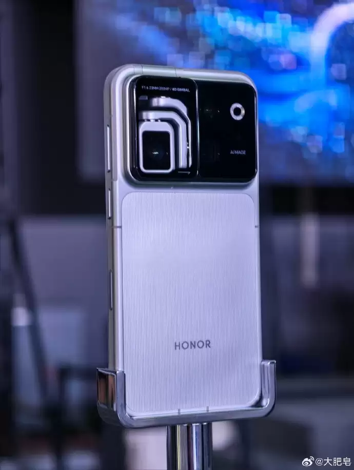 网友抢先预订荣耀Robot Phone 1TB版：顶配预估15999元，自研云台推高成本