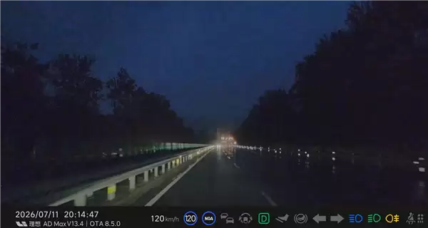 理想车主雨夜高速上遇逆行车辆差点被撞 博主怒斥这就是杀人
