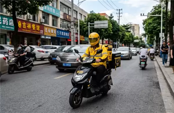 美团骑手等灯停表功能即将上线：预计覆盖超100万骑手