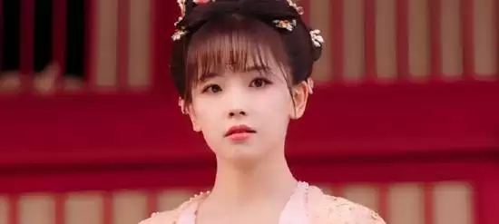王冰冰转型演短剧 晒《灼灼不倾城》幕后美照
