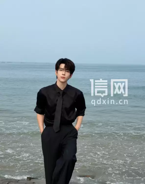 网剧《再见依然红着脸》青岛取景 主演余承恩海边写真全网走红