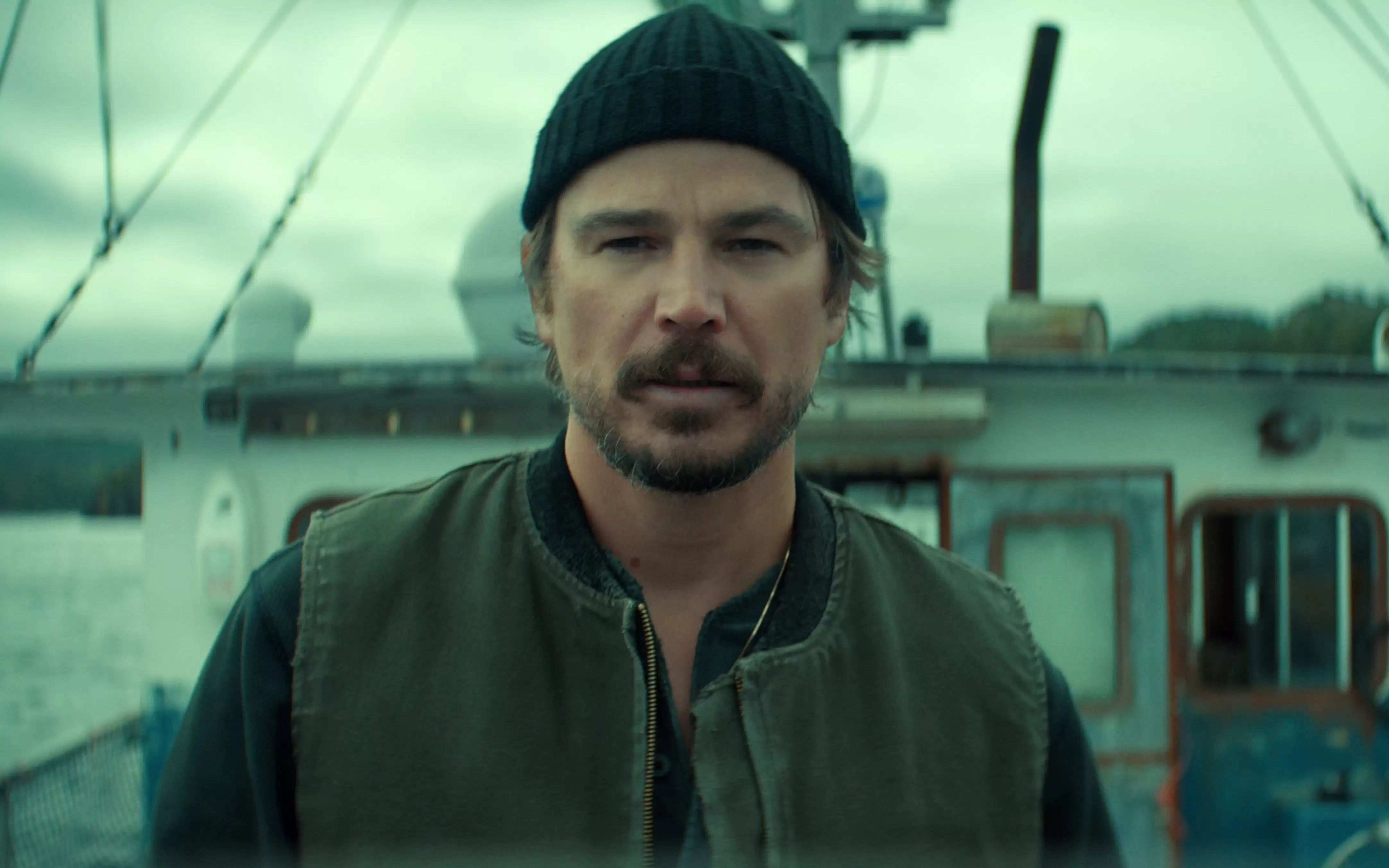 Netflix惊悚新剧《Below》首曝预告，乔什·哈奈特大战深海巨兽