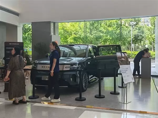 小米澎程爆了!销售:单店小订近200单 北京上周末破2000单