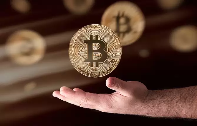 比特币ETF流出，转向XRP和Solana：投资者是否要跟随替代币轮换？