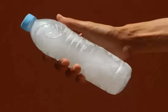 被热晕的欧洲人出奇招！一瓶冰水就能替代空调？