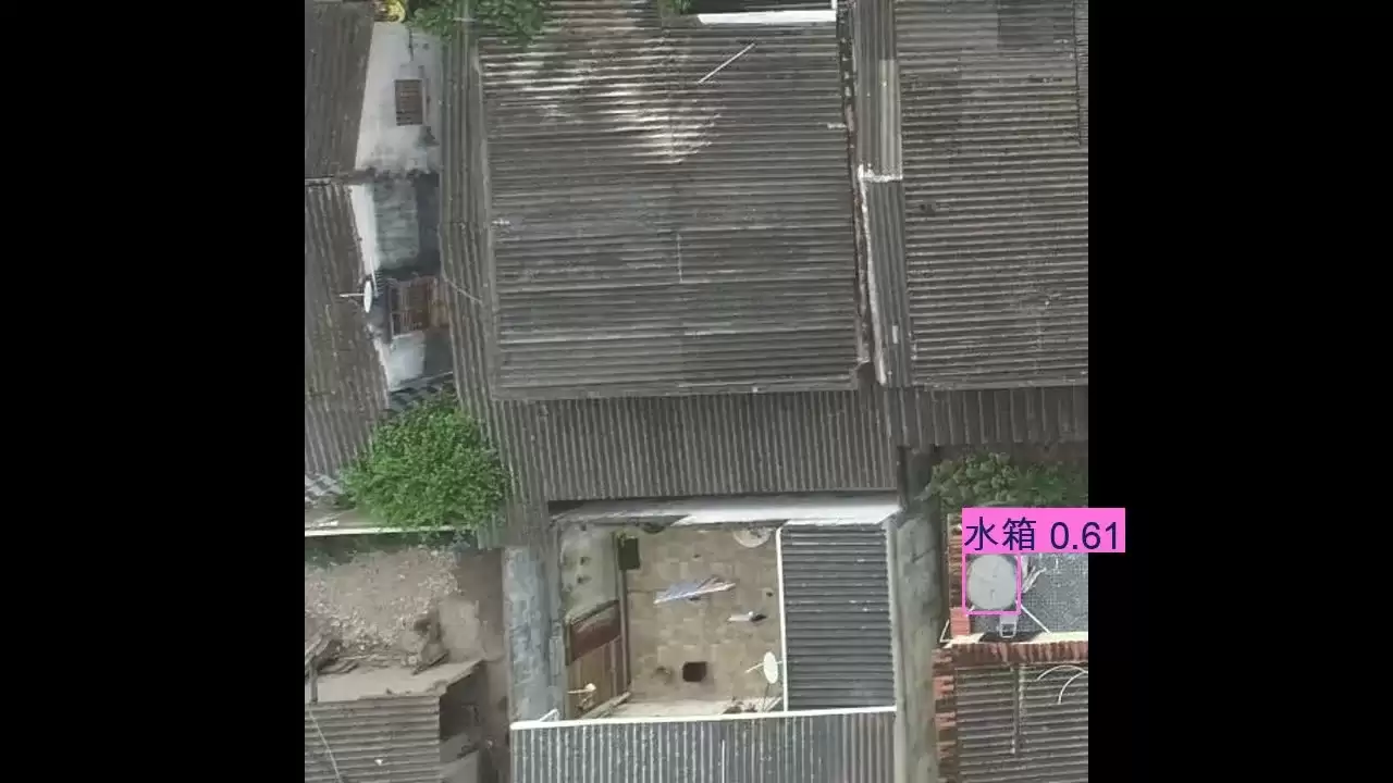 航拍屋顶杂物检测数据集 模型训练操作界面。