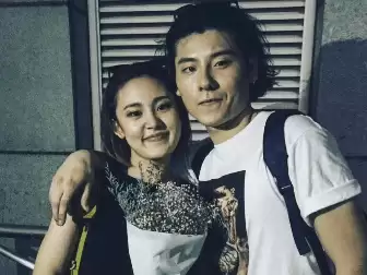 原来她是蒋奇明老婆，背景不一般实力颜值都在线，恋爱多年无绯闻
