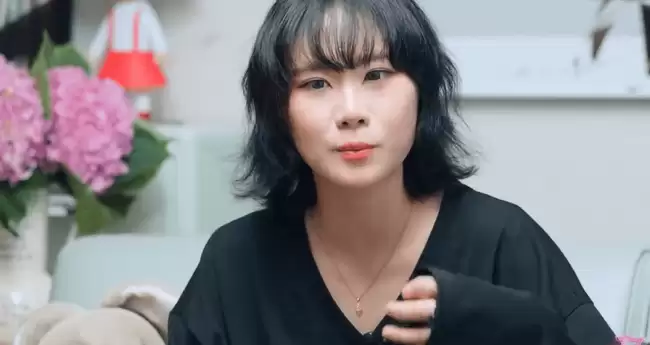窦佳嫄说跟窦靖童第一次见面很尴尬：不知道说什么