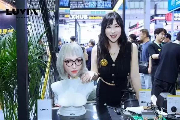 麓雅梦境LUVIA DREAM亮相WRC，探索陪伴型具身智能新形态