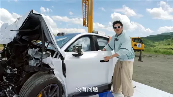 追光S车头硬抗28米高空坠落！岚图卢放：最好的车在中国不是空话