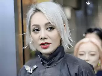 宁静藏了28年的儿子，才是真 “狠人”：不进圈不啃老，成她小棉袄