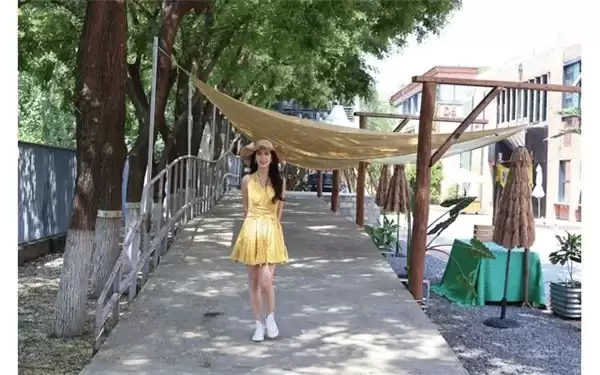 轻巧高颜值的随身拍照神器 佳能EOS R50 V上手体验