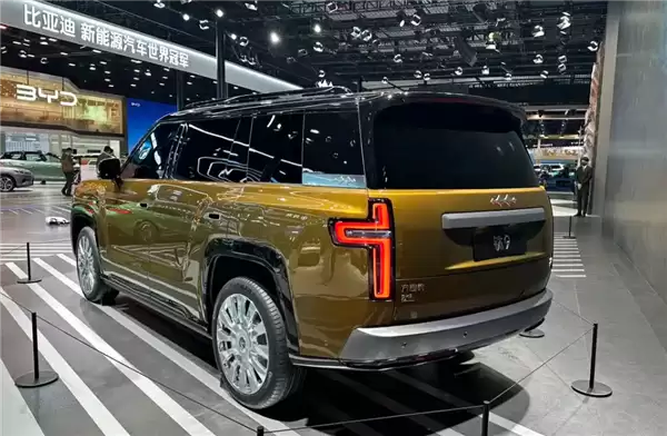 6座大型SUV！方程豹钛9成都车展首发：续航超2300公里